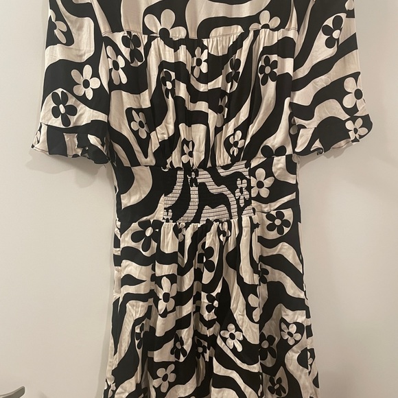 NWT Urban Outfitters Aritha Hook & Eye Mini Dress in Black Multi Groovy - Picture 4 of 4